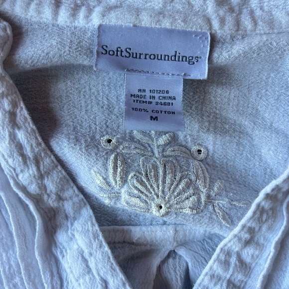 Woman’s Button Down Flowy Top - Picture 3 of 4